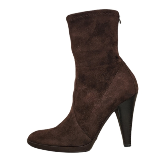 Casadei Made In Italy Suede Ankle Booties. - Picture 1 of 9